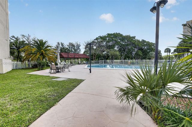 7041 Environ Boulevard 327, Lauderhill, FL 33319