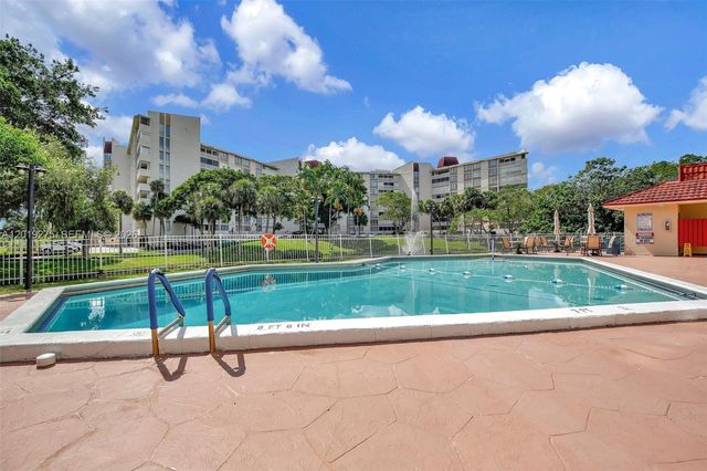 7041 Environ Boulevard 327, Lauderhill, FL 33319
