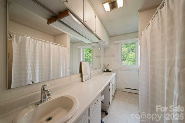 528 Baccus Siding Road, Green Mountain, NC 28740