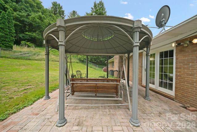 528 Baccus Siding Road, Green Mountain, NC 28740
