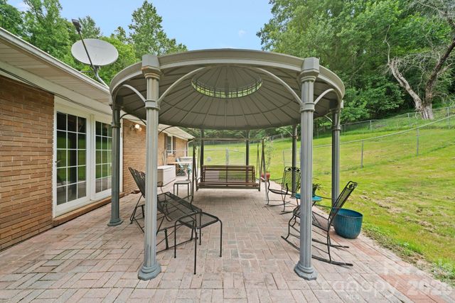 528 Baccus Siding Road, Green Mountain, NC 28740