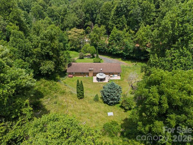 528 Baccus Siding Road, Green Mountain, NC 28740