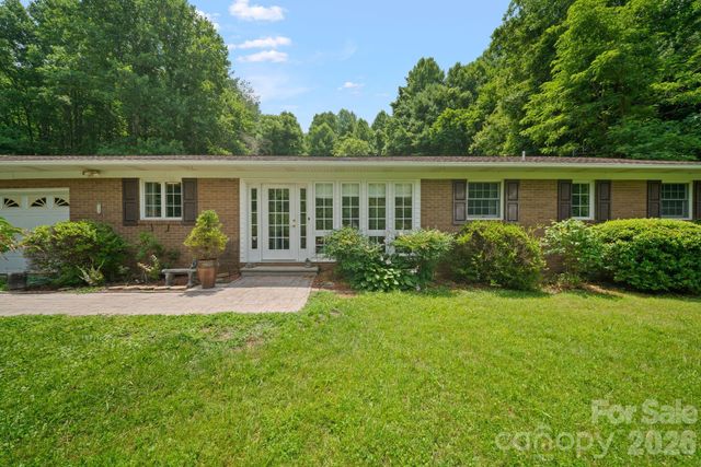 528 Baccus Siding Road, Green Mountain, NC 28740