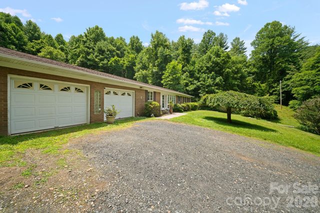 528 Baccus Siding Road, Green Mountain, NC 28740
