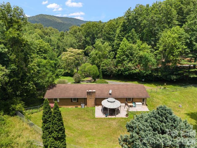 528 Baccus Siding Road, Green Mountain, NC 28740