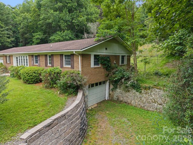 528 Baccus Siding Road, Green Mountain, NC 28740