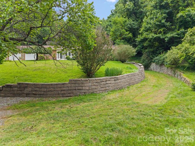 528 Baccus Siding Road, Green Mountain, NC 28740