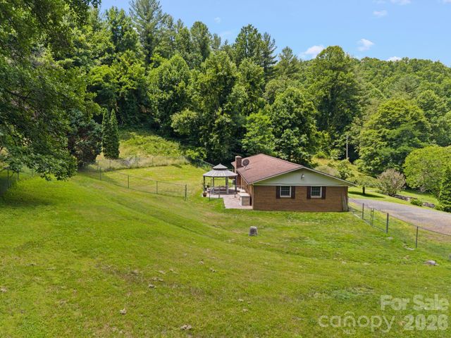 528 Baccus Siding Road, Green Mountain, NC 28740