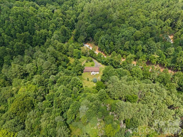 528 Baccus Siding Road, Green Mountain, NC 28740