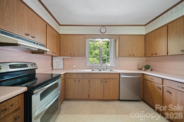 528 Baccus Siding Road, Green Mountain, NC 28740