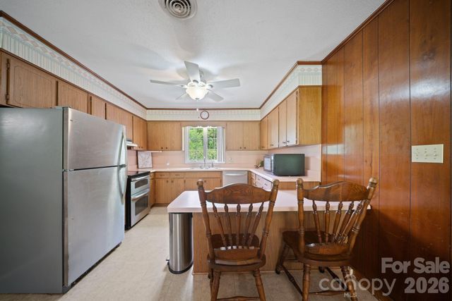 528 Baccus Siding Road, Green Mountain, NC 28740