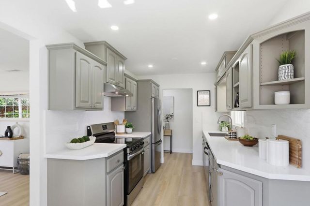 1091 W Latimer Avenue, Campbell, CA 95008