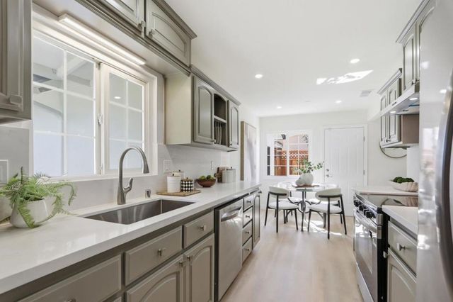 1091 W Latimer Avenue, Campbell, CA 95008