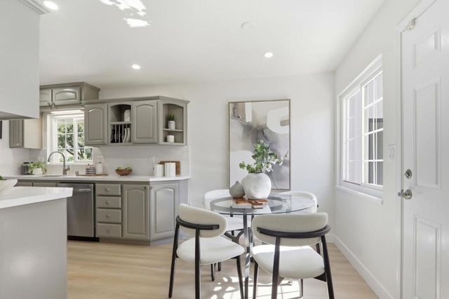 1091 W Latimer Avenue, Campbell, CA 95008