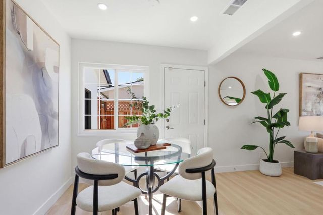 1091 W Latimer Avenue, Campbell, CA 95008