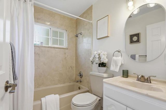 1091 W Latimer Avenue, Campbell, CA 95008