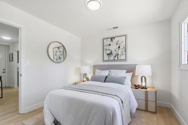 1091 W Latimer Avenue, Campbell, CA 95008
