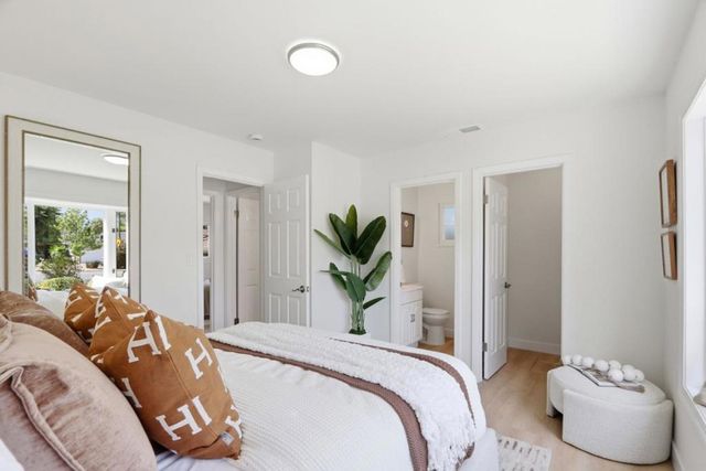 1091 W Latimer Avenue, Campbell, CA 95008