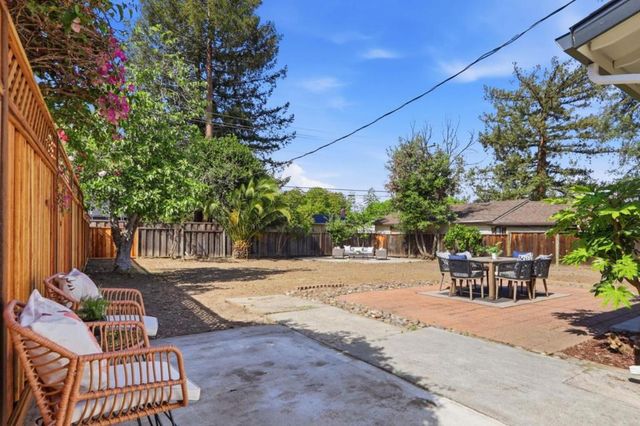 1091 W Latimer Avenue, Campbell, CA 95008