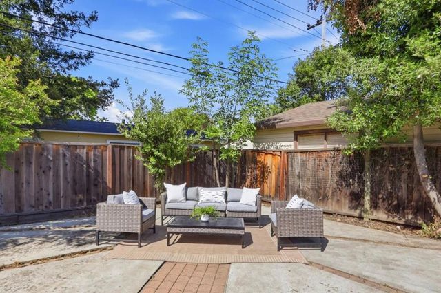 1091 W Latimer Avenue, Campbell, CA 95008