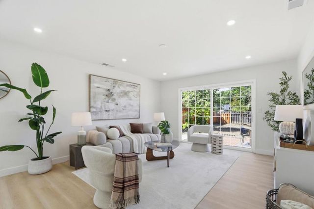 1091 W Latimer Avenue, Campbell, CA 95008