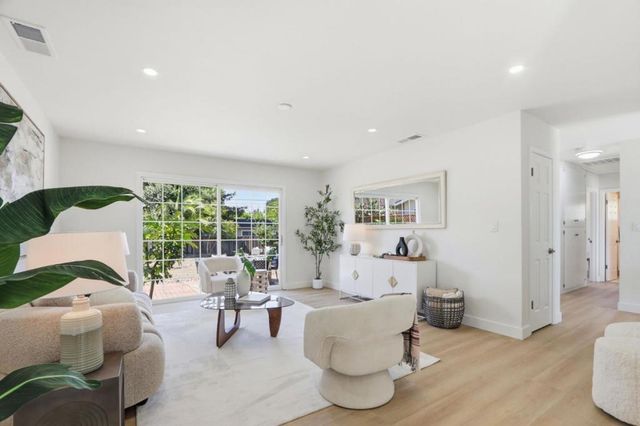 1091 W Latimer Avenue, Campbell, CA 95008