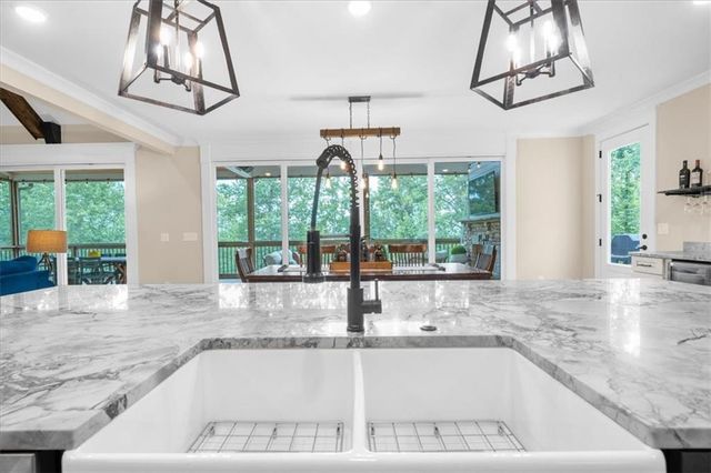 7560 Crestline Drive, Dawsonville, GA 30534