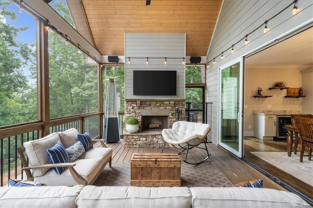 7560 Crestline Drive, Dawsonville, GA 30534