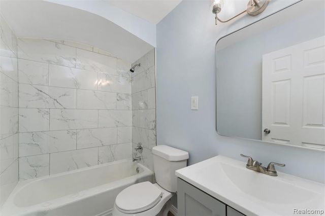 18704 Sunderland Road, Detroit, MI 48219