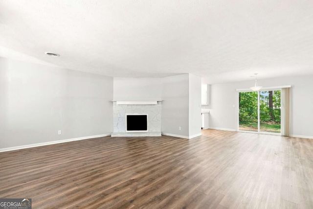 413 Bob Wood Drive, Loganville, GA 30052