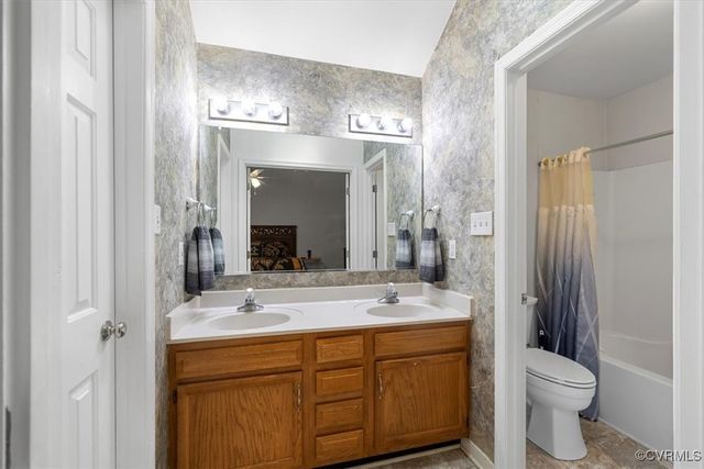 3019 Ramsey Dr, Chester, VA 23831