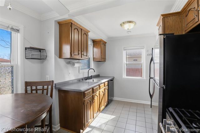 2008 Otis Avenue, Warren, MI 48091