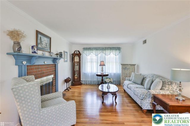 1920 Ravenwood Drive, Bethlehem City, PA 18018