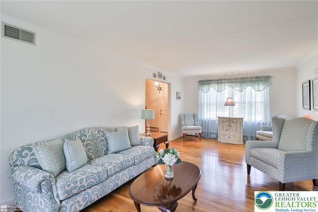 1920 Ravenwood Drive, Bethlehem City, PA 18018