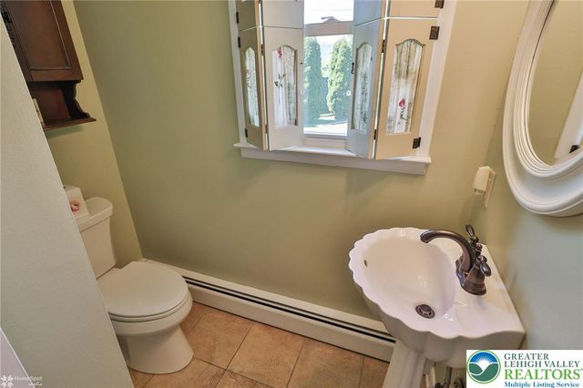 1920 Ravenwood Drive, Bethlehem City, PA 18018