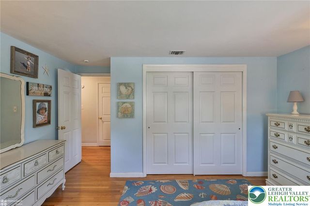 1920 Ravenwood Drive, Bethlehem City, PA 18018