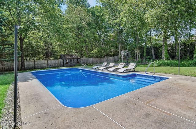 6006 Garden View Drive, Guilderland, NY 12303