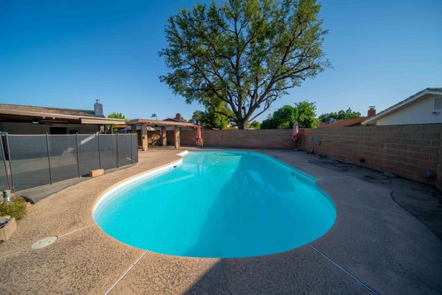 4421 N Woodrow Avenue, Fresno, CA 93726