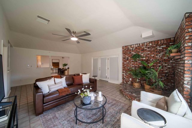 4421 N Woodrow Avenue, Fresno, CA 93726