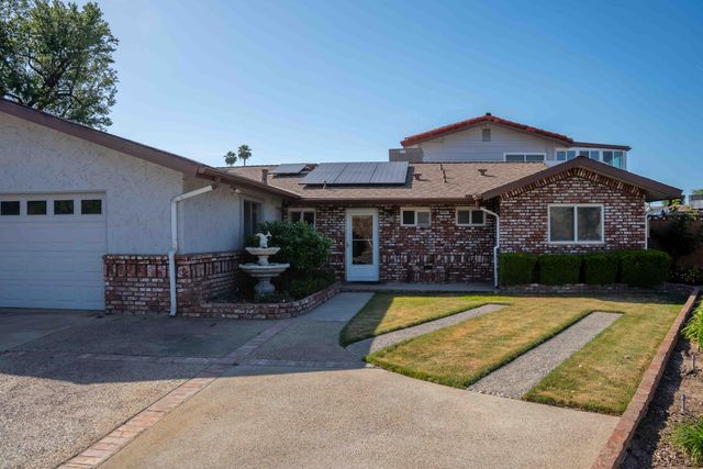 4421 N Woodrow Avenue, Fresno, CA 93726