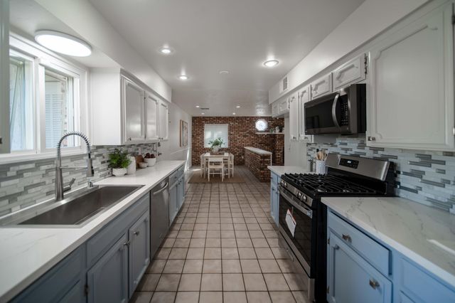 4421 N Woodrow Avenue, Fresno, CA 93726