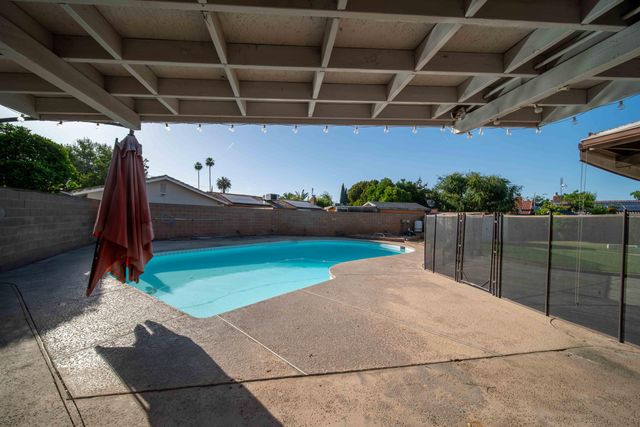 4421 N Woodrow Avenue, Fresno, CA 93726