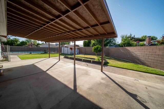 4421 N Woodrow Avenue, Fresno, CA 93726