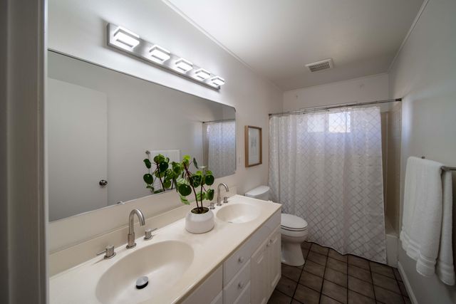4421 N Woodrow Avenue, Fresno, CA 93726