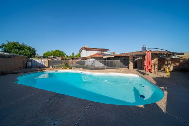 4421 N Woodrow Avenue, Fresno, CA 93726