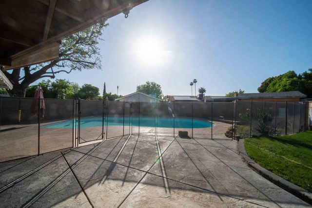 4421 N Woodrow Avenue, Fresno, CA 93726