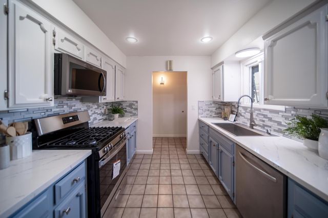 4421 N Woodrow Avenue, Fresno, CA 93726