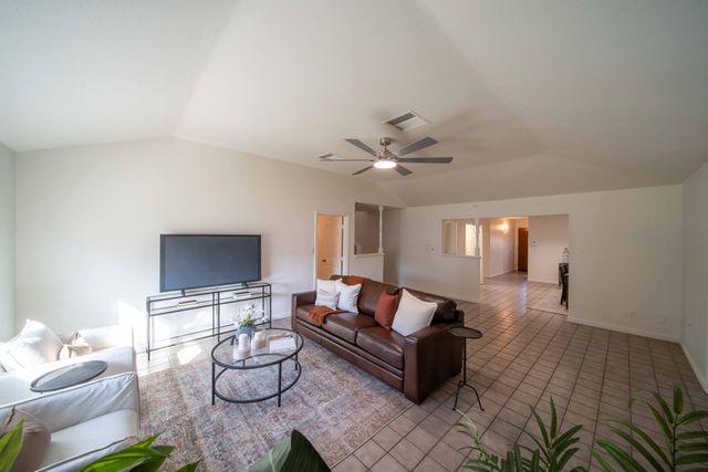4421 N Woodrow Avenue, Fresno, CA 93726