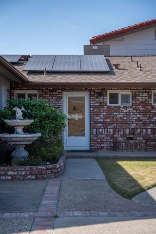 4421 N Woodrow Avenue, Fresno, CA 93726