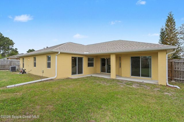 992 Coquina Street SE, Palm Bay, FL 32909